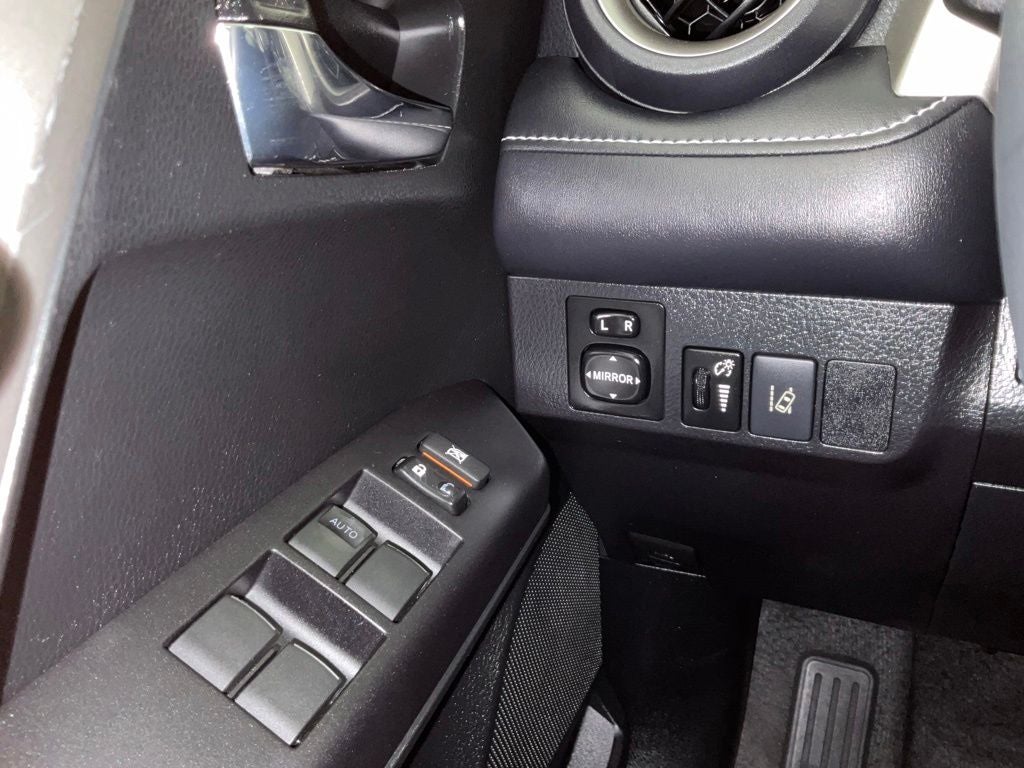 2017 Toyota RAV4 XLE ***BLUE CERTIFIED***