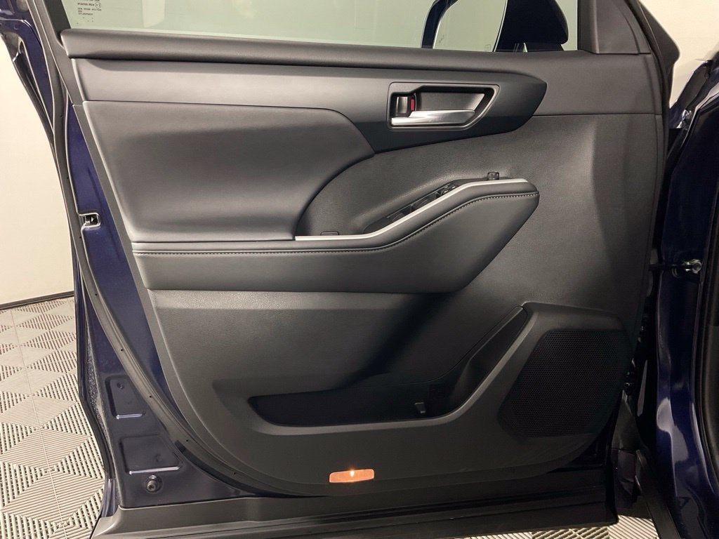 2025 Toyota Highlander XLE ***BLUE CERTIFIED***