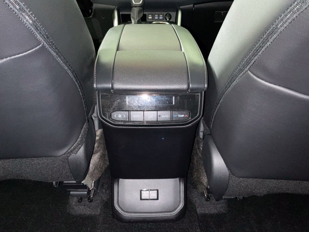 2025 Toyota Highlander XLE ***BLUE CERTIFIED***