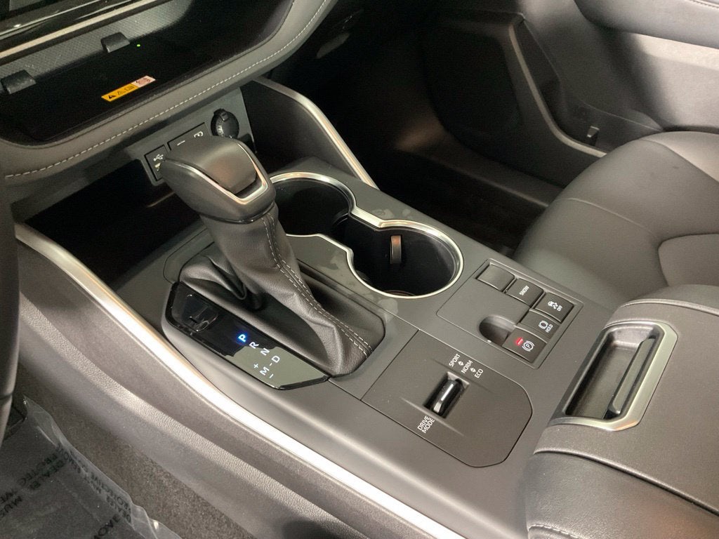 2025 Toyota Highlander XLE ***BLUE CERTIFIED***
