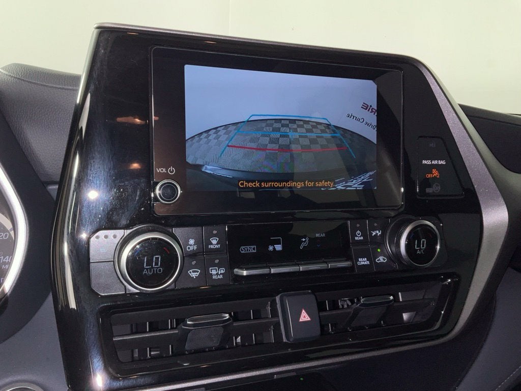 2025 Toyota Highlander XLE ***BLUE CERTIFIED***