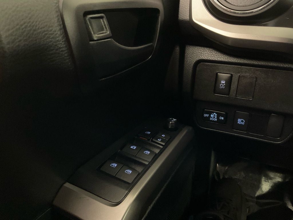 2021 Toyota Tacoma SR5 V6***BLUE CERTIFIED***