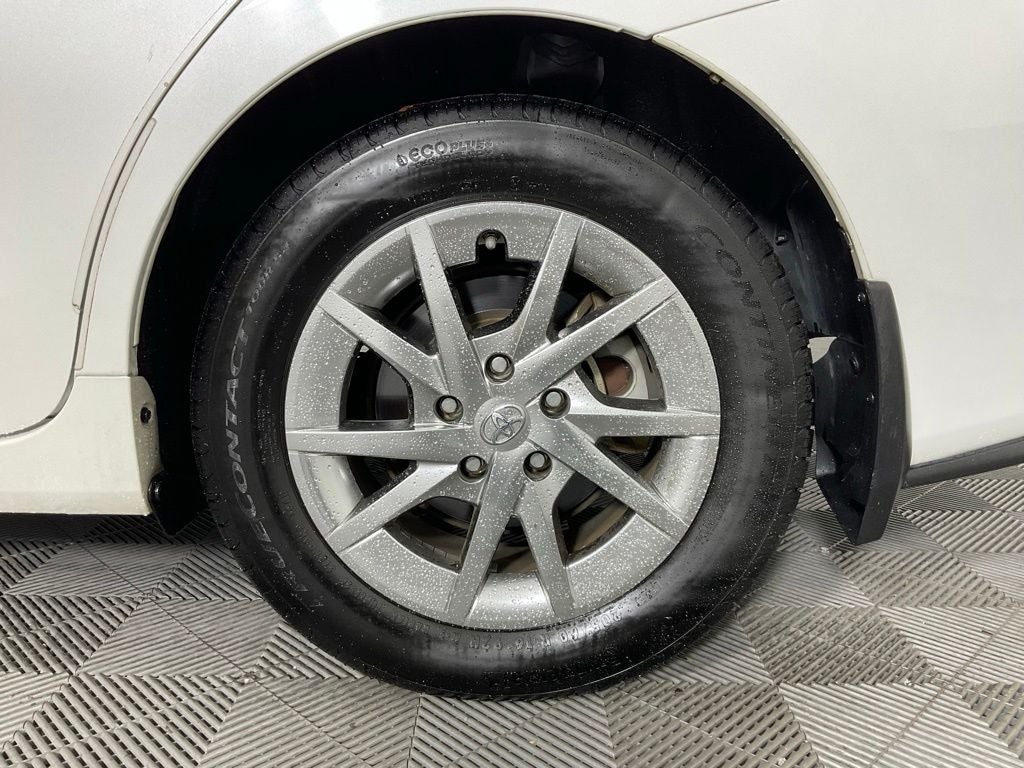 2017 Toyota Prius v Three ***BLUE CERTIFIED***