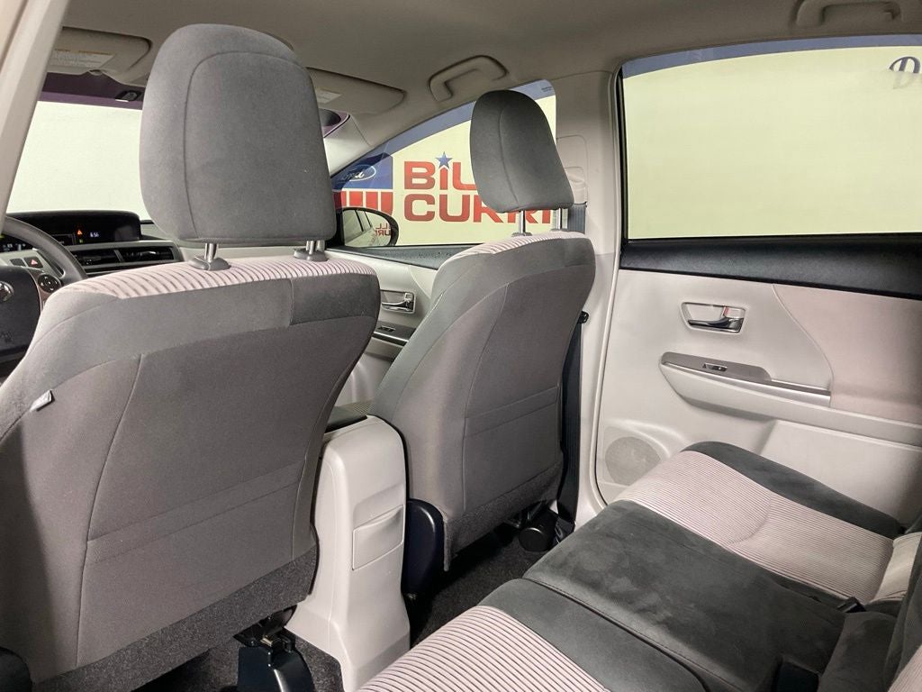 2017 Toyota Prius v Three ***BLUE CERTIFIED***