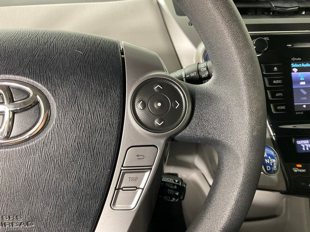 2017 Toyota Prius v Three ***BLUE CERTIFIED***