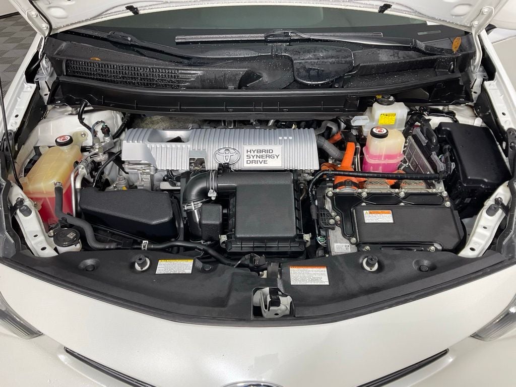 2017 Toyota Prius v Three ***BLUE CERTIFIED***