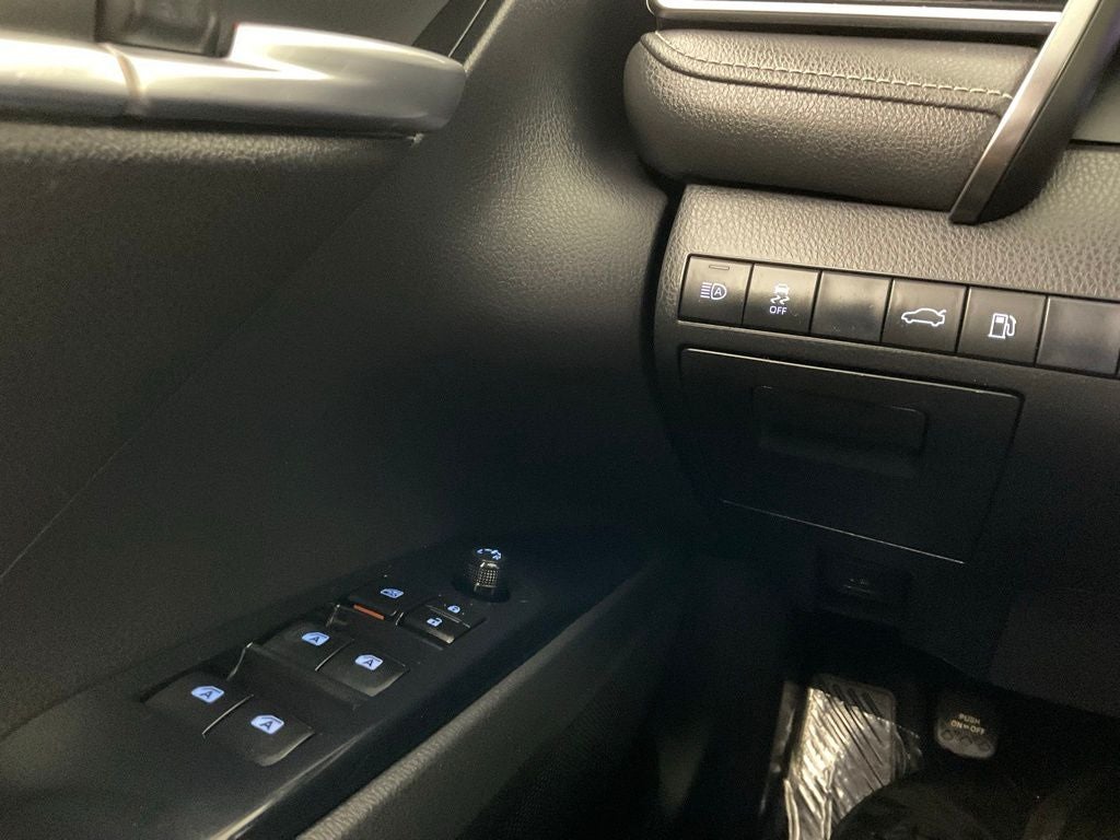 2018 Toyota Camry SE ***BLUE CERTIFIED***