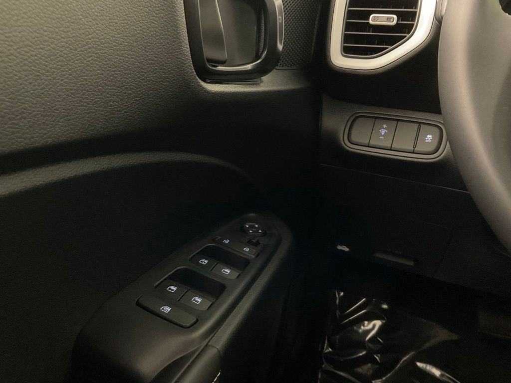 2025 Hyundai Venue Limited ***BLUE CERTIFIED***