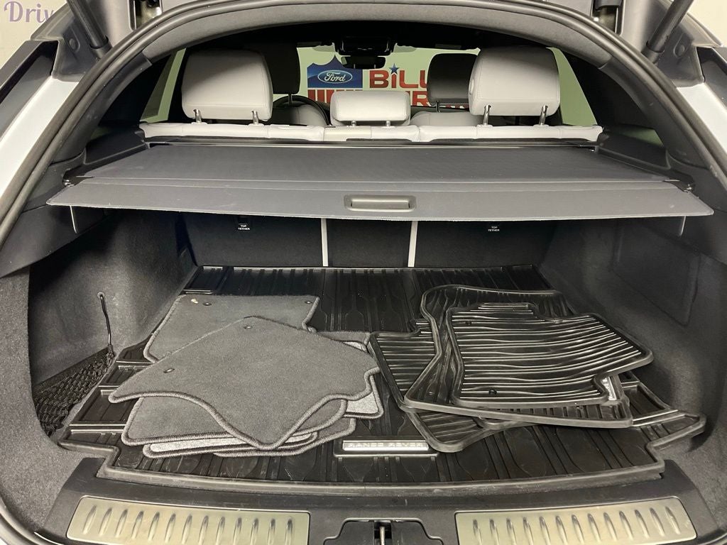 2026 Land Rover Range Rover Velar Dynamic SE