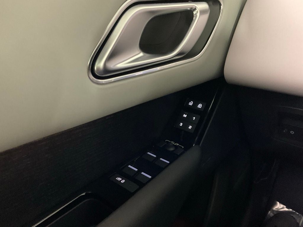 2026 Land Rover Range Rover Velar Dynamic SE