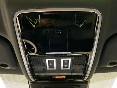 2026 Land Rover Range Rover Velar Dynamic SE