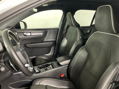 2019 Volvo XC40 R-Design ***BLUE CERTIFIED***