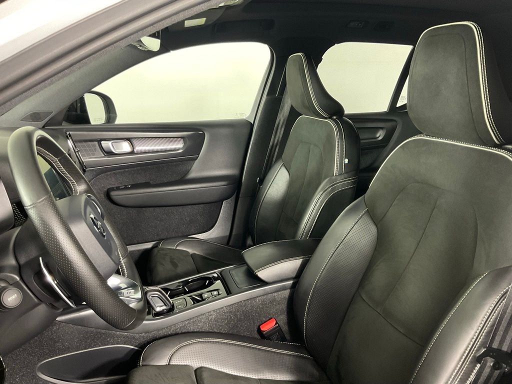 2019 Volvo XC40 R-Design ***BLUE CERTIFIED***