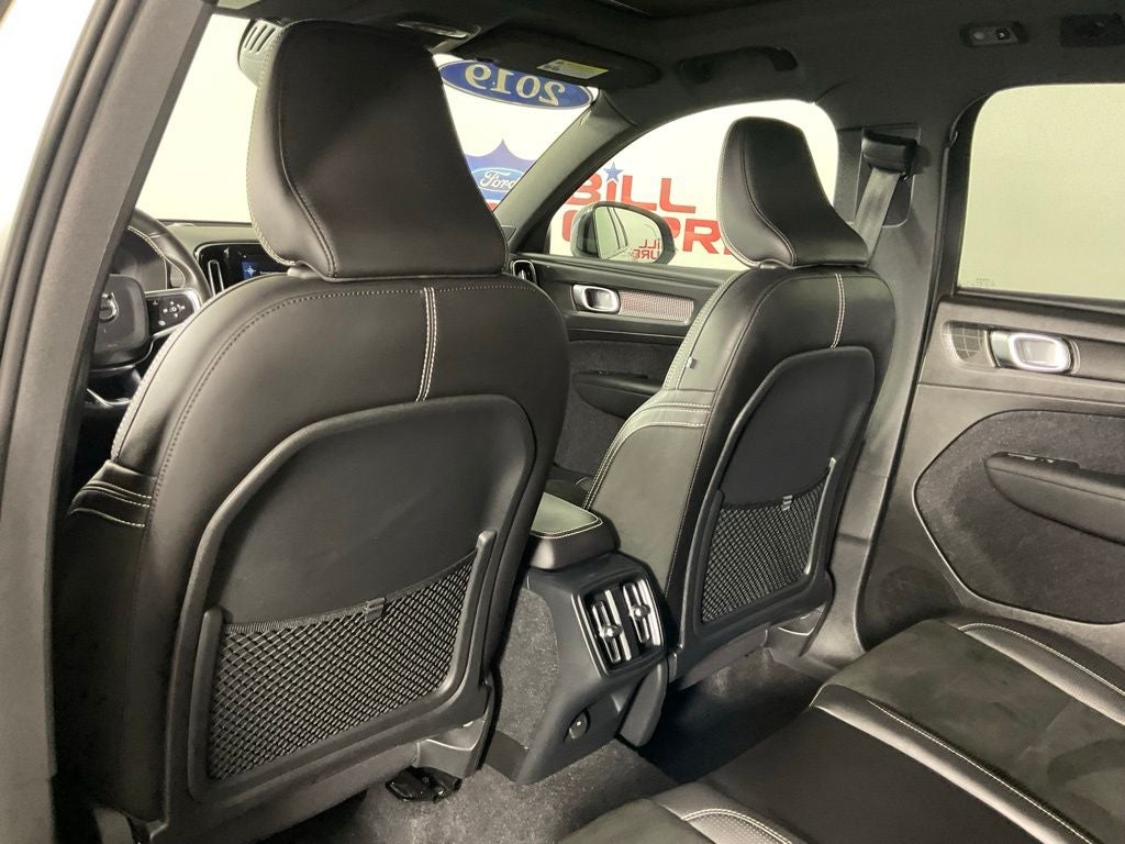 2019 Volvo XC40 R-Design ***BLUE CERTIFIED***