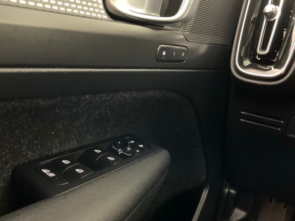 2019 Volvo XC40 R-Design ***BLUE CERTIFIED***