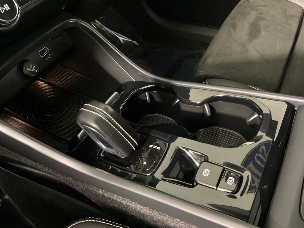 2019 Volvo XC40 R-Design ***BLUE CERTIFIED***