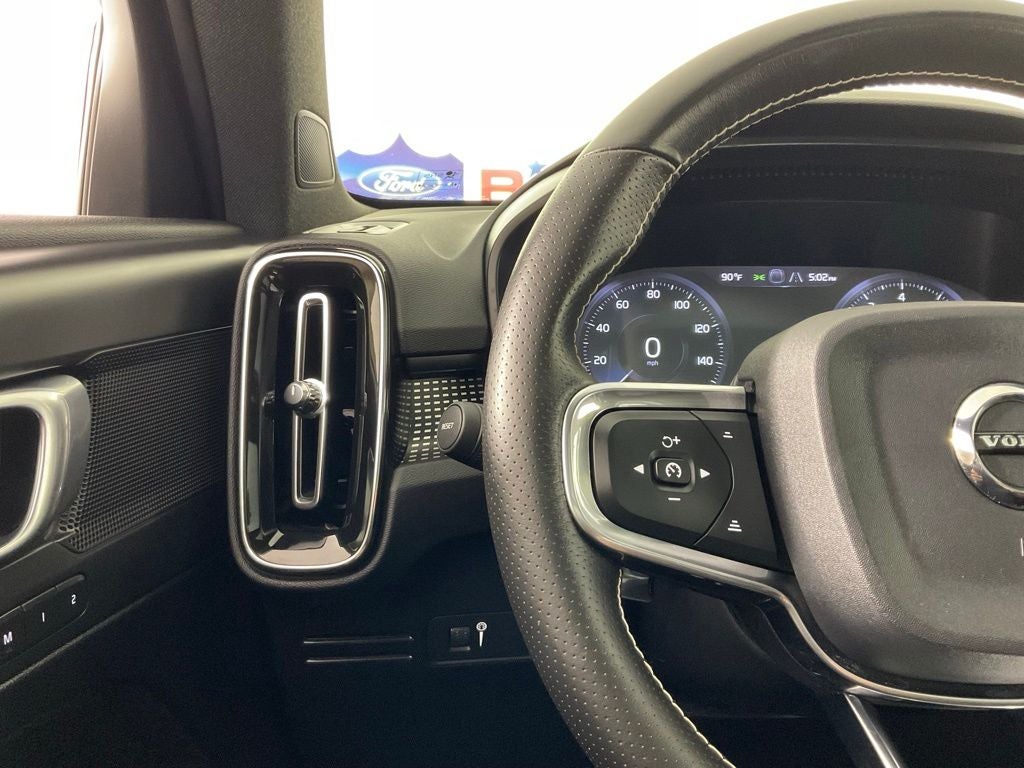 2019 Volvo XC40 R-Design ***BLUE CERTIFIED***